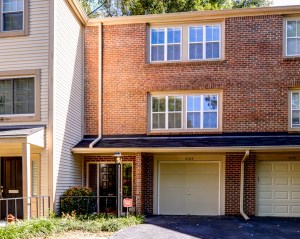 2123 Simsbury Lane_Kyle MacDonald-02_